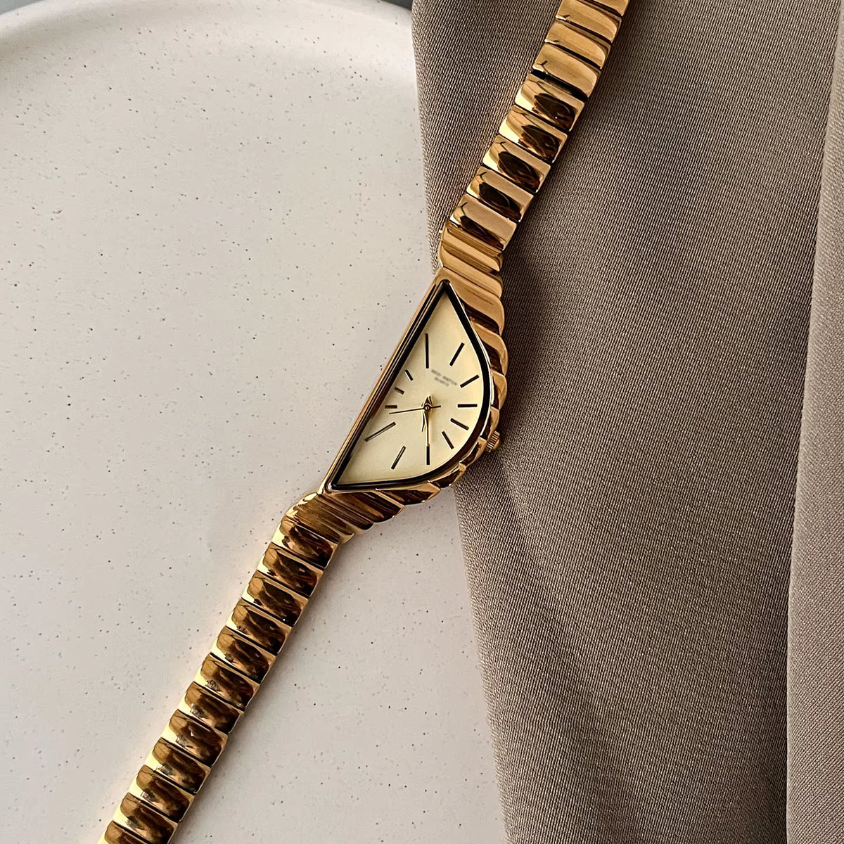 Dial Quest Women's Numberless Fashion Watch