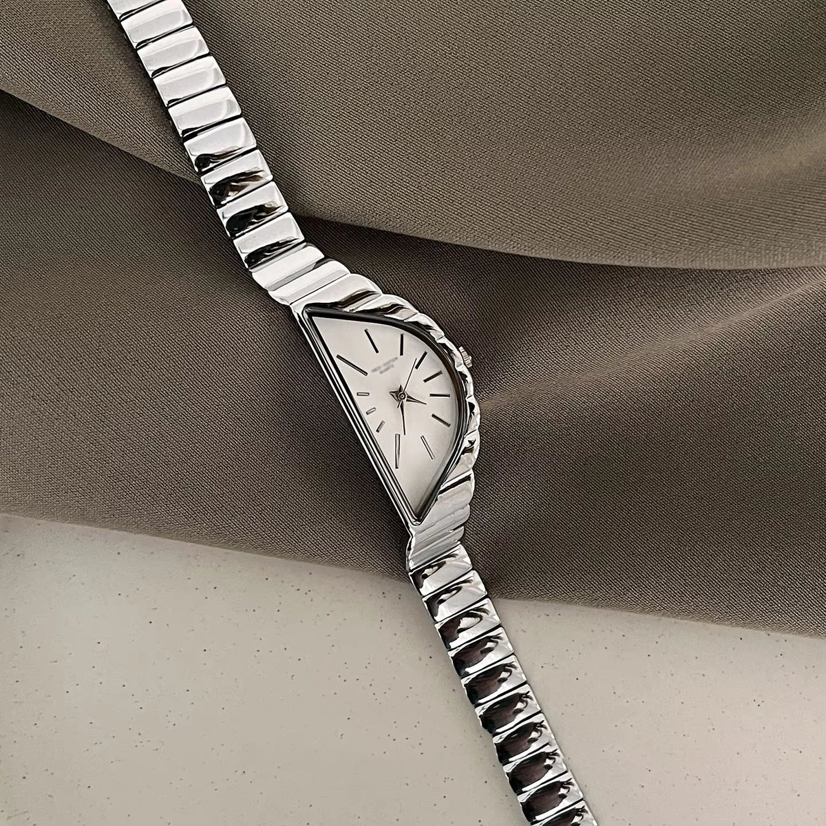 Dial Quest Women's Numberless Fashion Watch