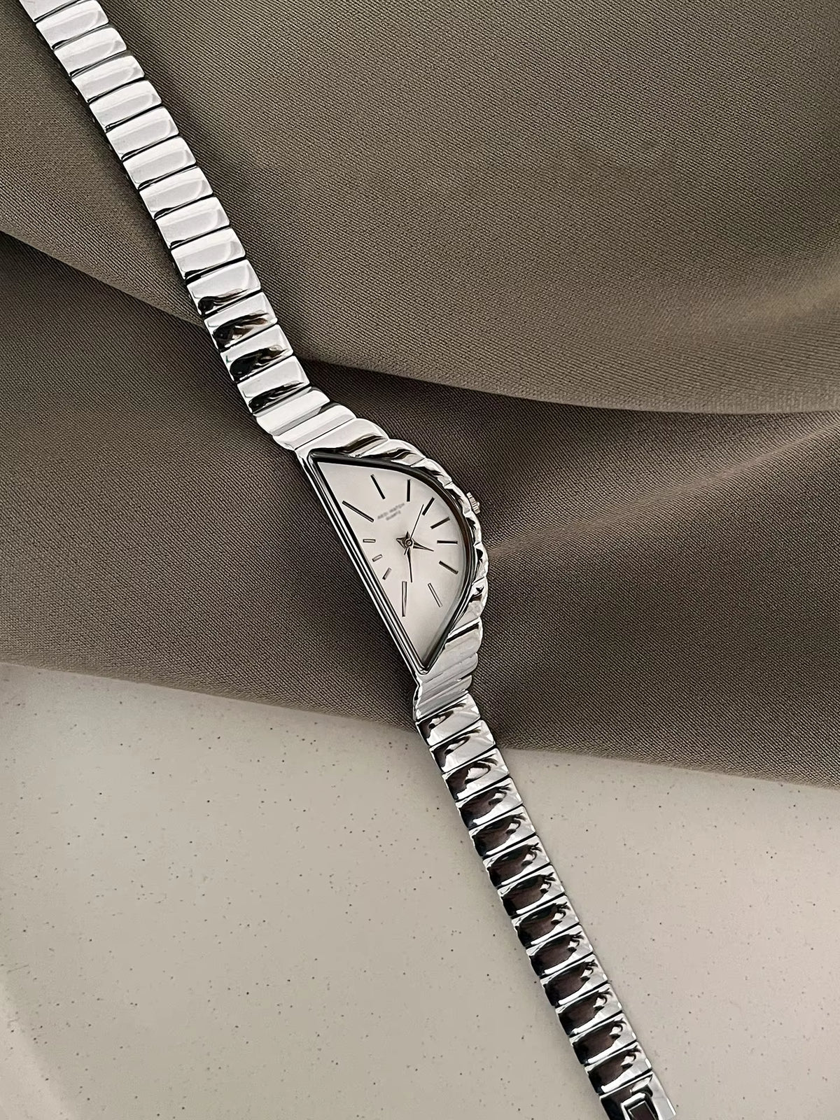Dial Quest Women's Numberless Fashion Watch